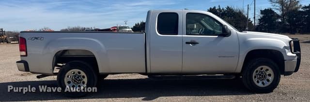 Image of GMC Sierra 1500 equipment image 3