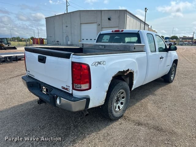 Image of GMC Sierra 1500 equipment image 4