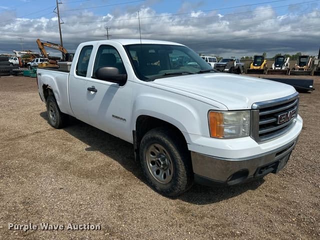 Image of GMC Sierra 1500 equipment image 2