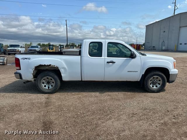 Image of GMC Sierra 1500 equipment image 3