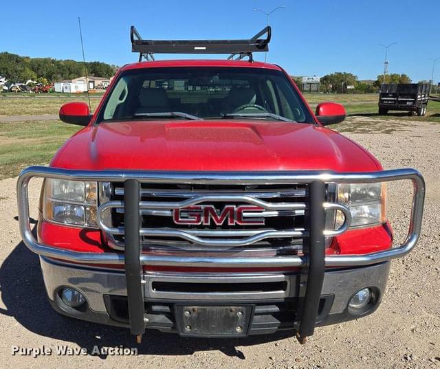 Image of GMC Sierra 1500 equipment image 1