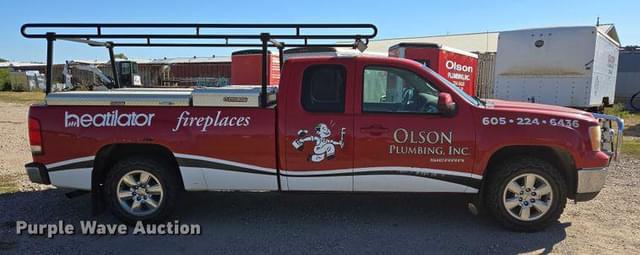 Image of GMC Sierra 1500 equipment image 3