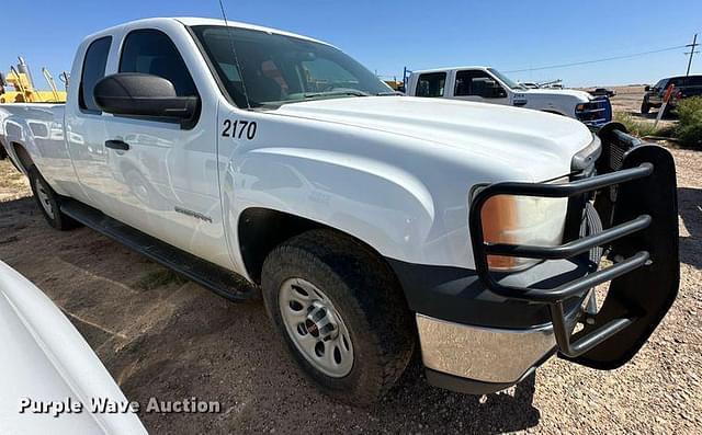 Image of GMC Sierra 1500 equipment image 3