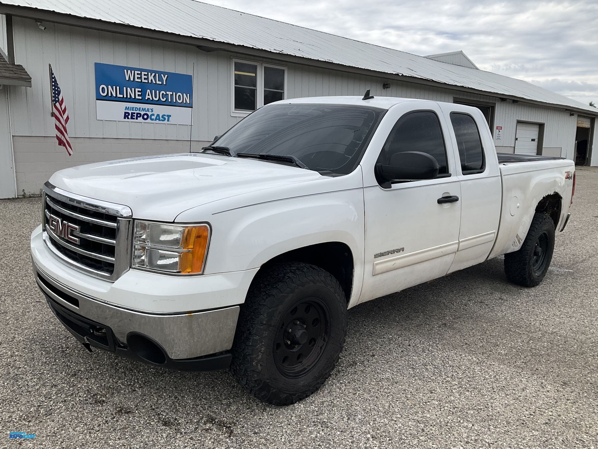 2012 GMC 1500 Equipment Image0