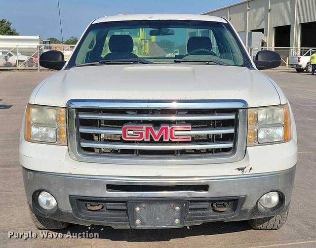 Image of GMC Sierra 1500 equipment image 1