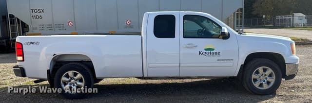 Image of GMC Sierra 1500 equipment image 3