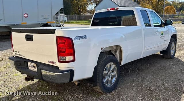 Image of GMC Sierra 1500 equipment image 4