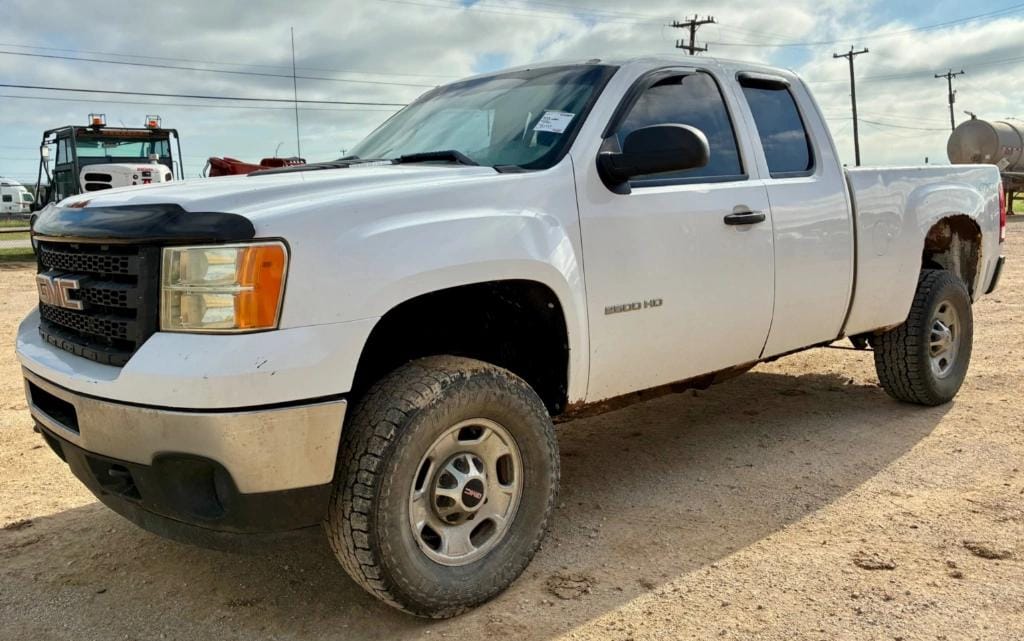 2012 GMC 2500HD Equipment Image0