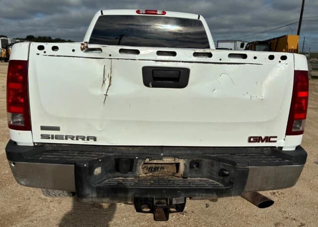 Image of GMC 2500HD equipment image 4