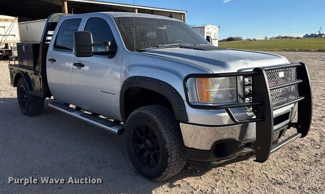 Image of GMC 2500HD equipment image 2