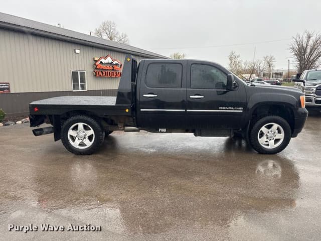 Image of GMC 2500HD equipment image 3