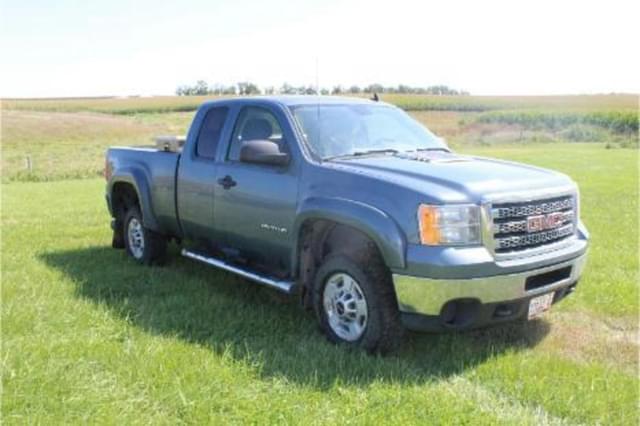 Image of GMC 2500HD equipment image 2