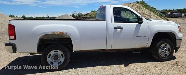 Image of GMC 2500HD equipment image 3