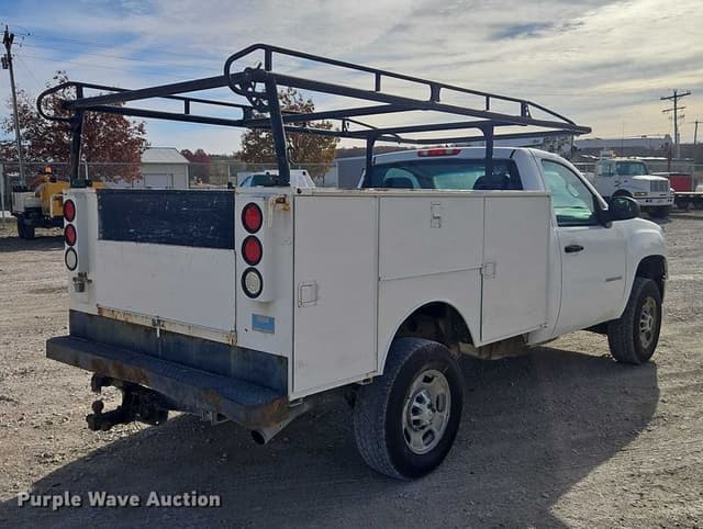 Image of GMC 2500HD equipment image 4