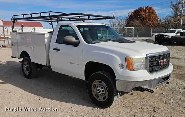 Image of GMC 2500HD equipment image 2