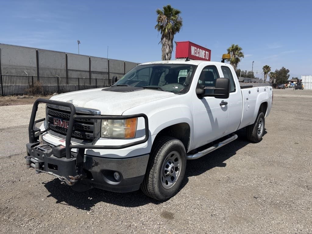 2012 GMC 3500 Equipment Image0