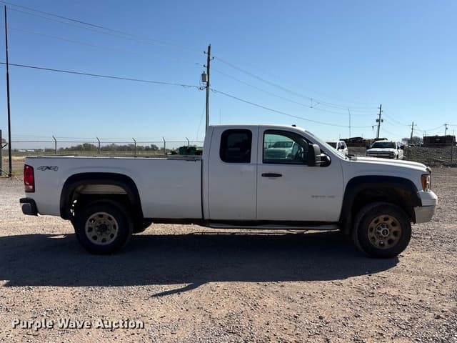 Image of GMC 3500HD equipment image 3