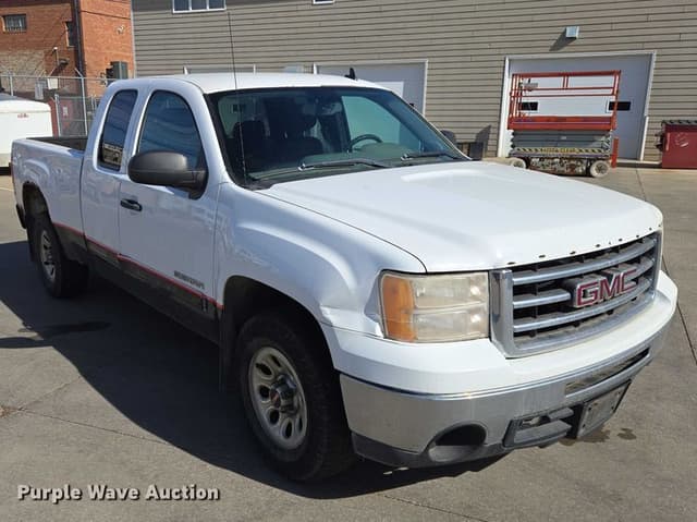 Image of GMC Sierra equipment image 2