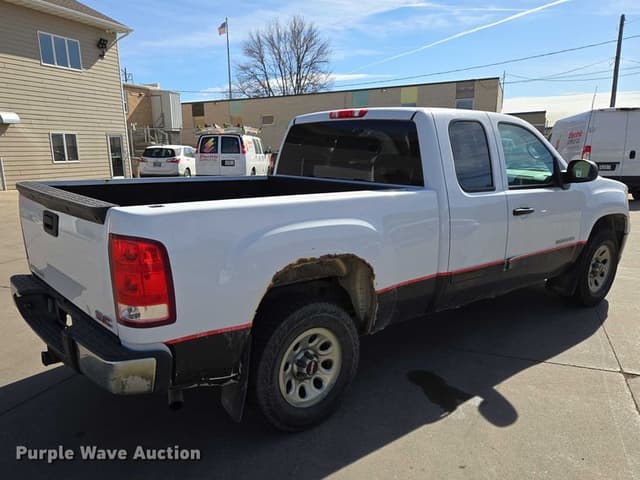 Image of GMC Sierra equipment image 4