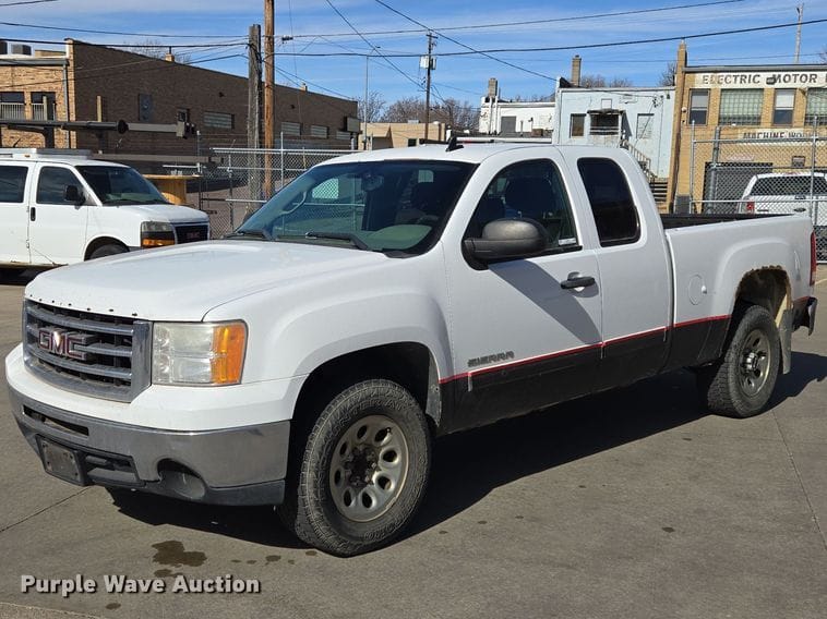 2012 GMC Sierra Equipment Image0