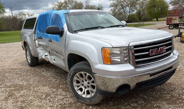 Image of GMC Sierra equipment image 1