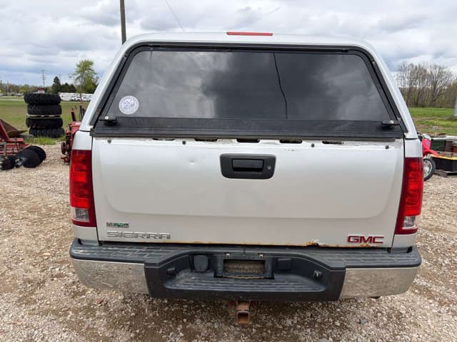 Image of GMC Sierra equipment image 4