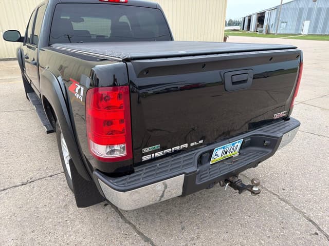 Image of GMC Sierra 1500 equipment image 4