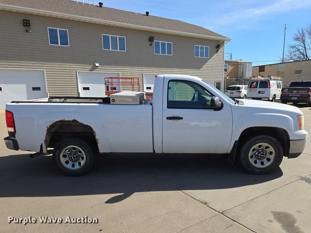 Image of GMC Sierra equipment image 3