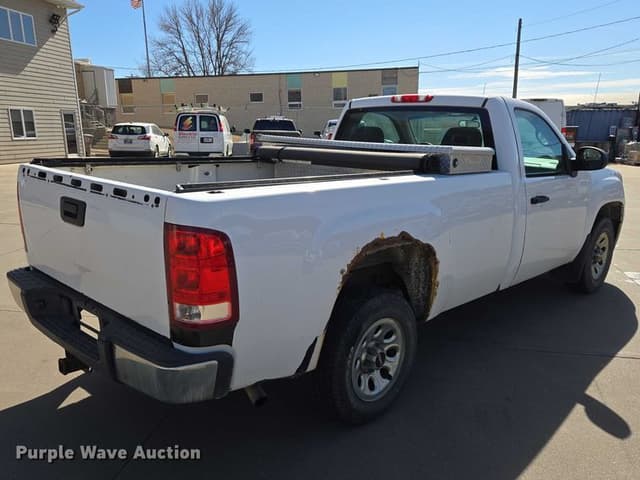 Image of GMC Sierra equipment image 4