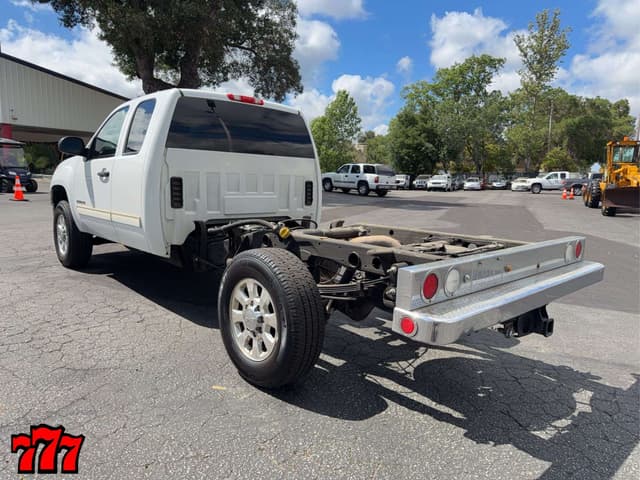 Image of GMC 2500HD equipment image 2