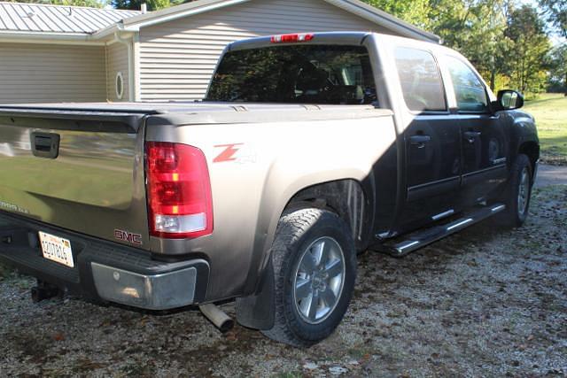 Image of GMC Sierra equipment image 1