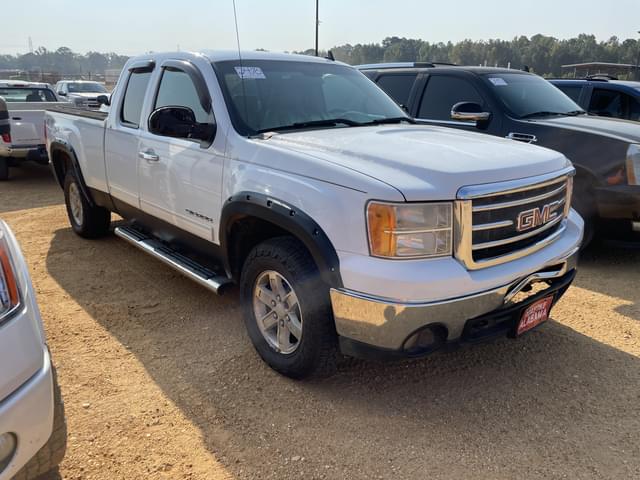 Image of GMC Sierra equipment image 3