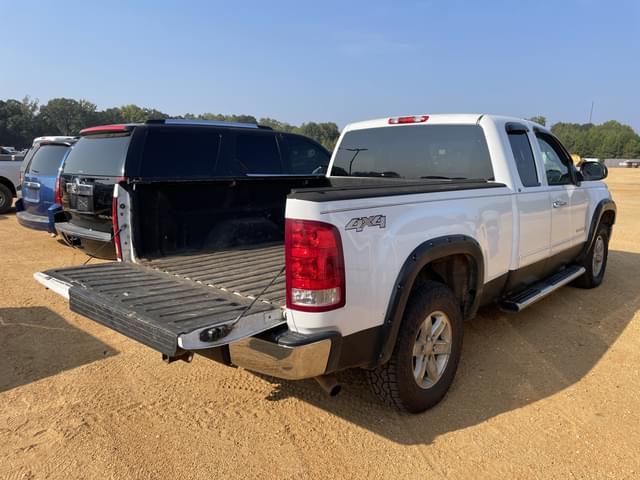 Image of GMC Sierra equipment image 2