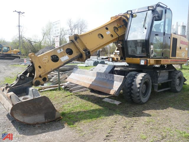Image of Gradall XL3300 equipment image 1