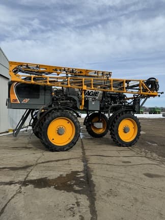 Image of Hagie STS12 equipment image 4