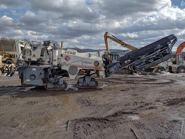 Image of Wirtgen W1200F equipment image 2