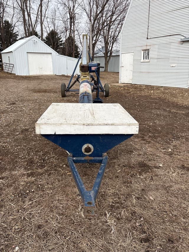 Image of International Harvester T1032 equipment image 2