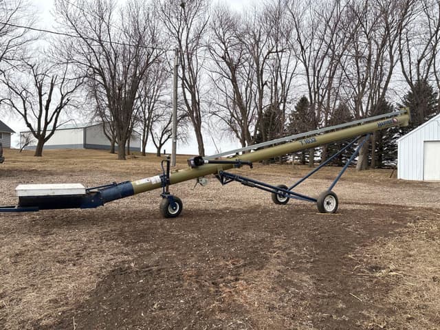 Image of International Harvester T1032 equipment image 3