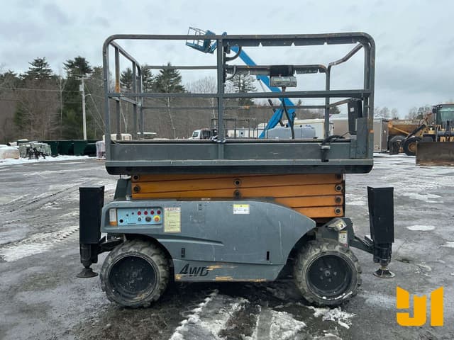 Image of Haulotte 3368RT equipment image 3