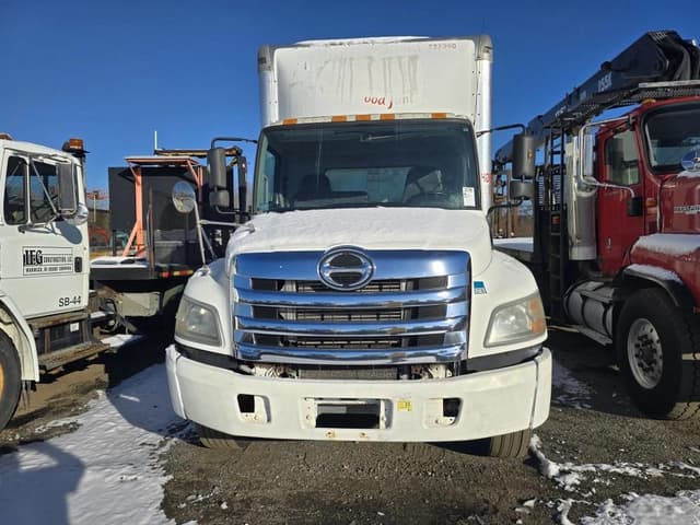 Image of Hino 238 equipment image 1