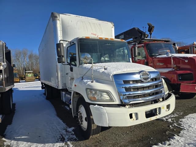 Image of Hino 238 equipment image 2