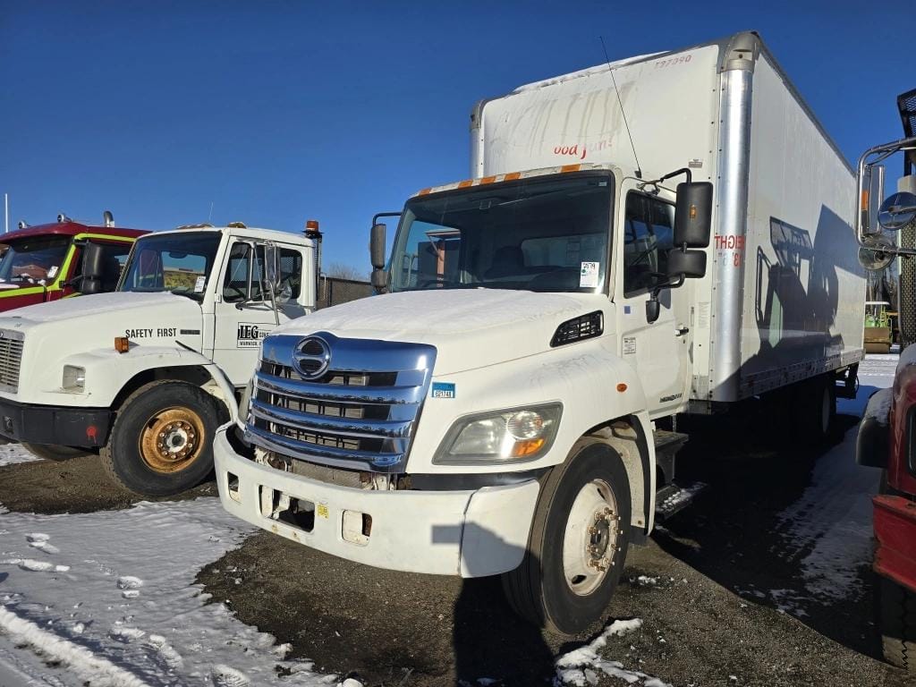 2012 Hino 238 Equipment Image0
