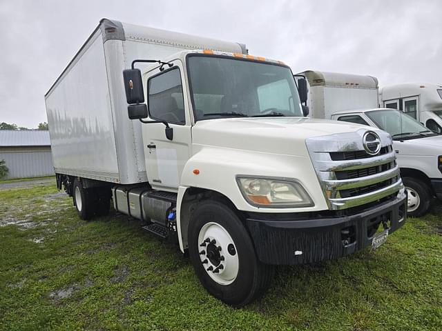 Image of Hino 268 equipment image 2