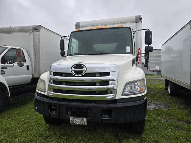 Image of Hino 268 equipment image 1