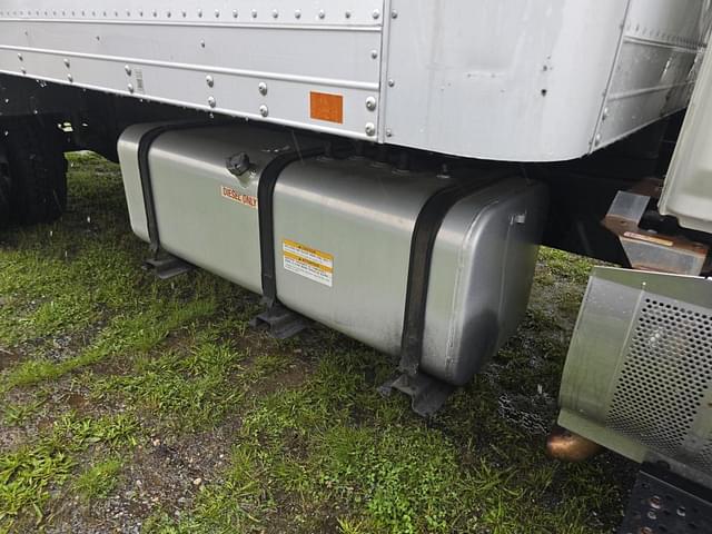 Image of Hino 268 equipment image 3