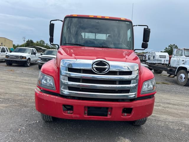Image of Hino 268 equipment image 1