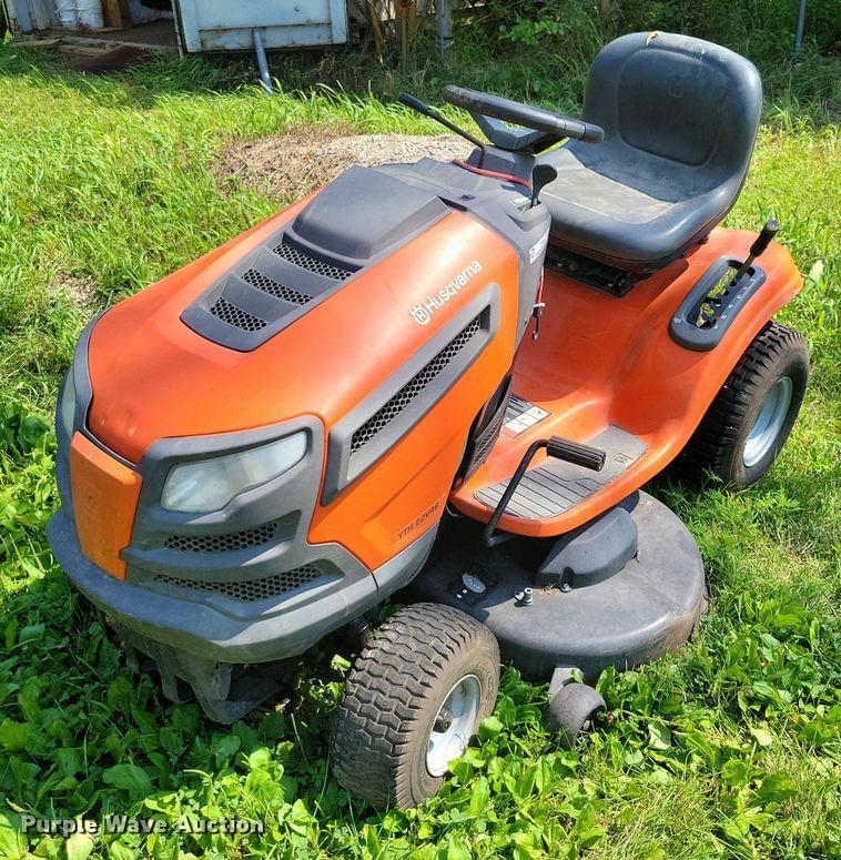 Image of Husqvarna YTH22V46 Primary image
