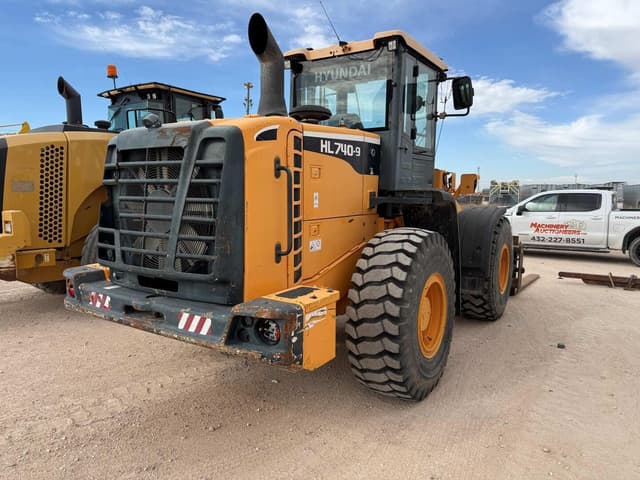 Image of Hyundai HL740-9 equipment image 2