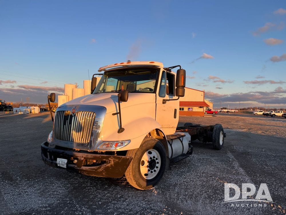 2012 International 8600 Equipment Image0