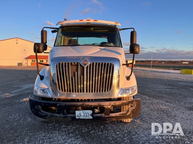 Image of International 8600 equipment image 2